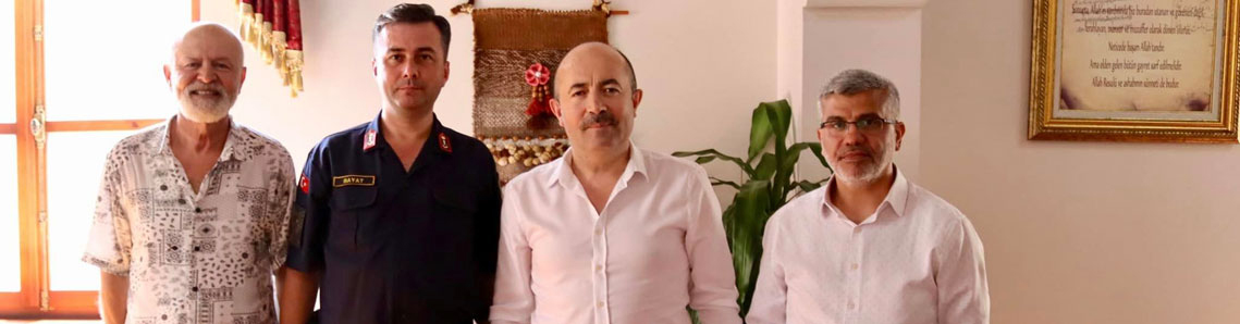Tayin olan daire amirlerine plaket