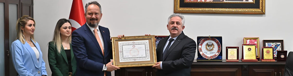 Mestan Özcan mazbatayı aldı