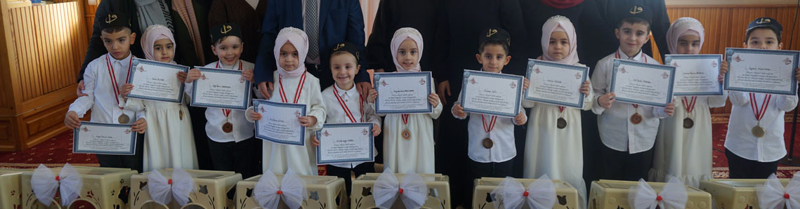 Miniklerin hatim sevinci