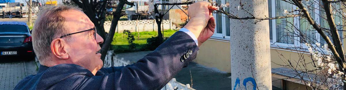 Leyleği havada görünce bilekliği çıkardı