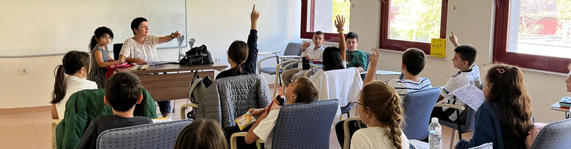 Öğrencilere yabancı dil eğitimi