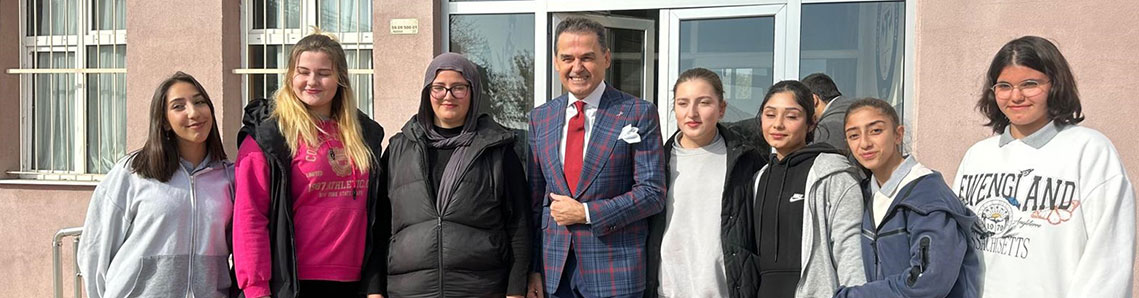 Ünlü tasarımcı Osman Bulut, öğrencilerle buluştu