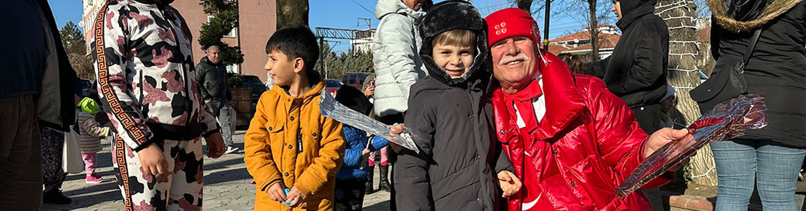 Gelenek bozulmadı! Çocuklara yılbaşı sürprizi