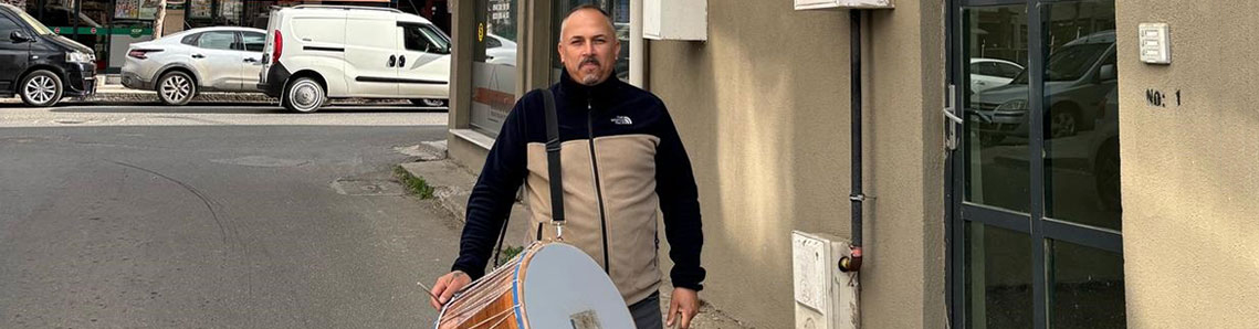 Mani söyleyip bahşiş topladılar