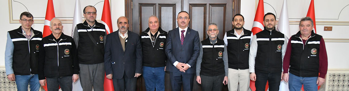Gazetecilerden Vali