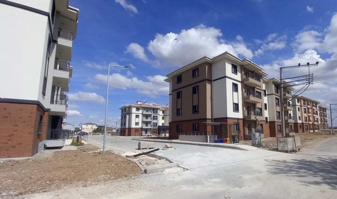 Muratlı’da Toplu Konut İdaresi (TOKİ) Başkanlığı tarafından yapımı sürdürülen 125